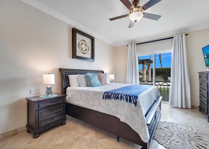 Casa Sirena- Secure & Private Poolside Retreat