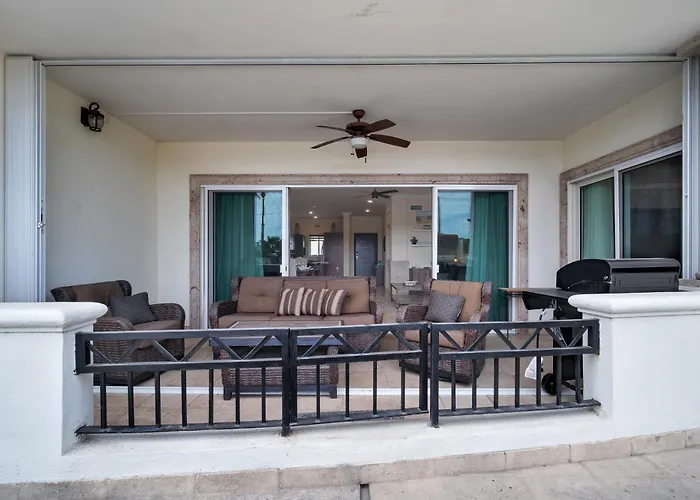 Casa Sirena- Secure & Private Poolside Retreat